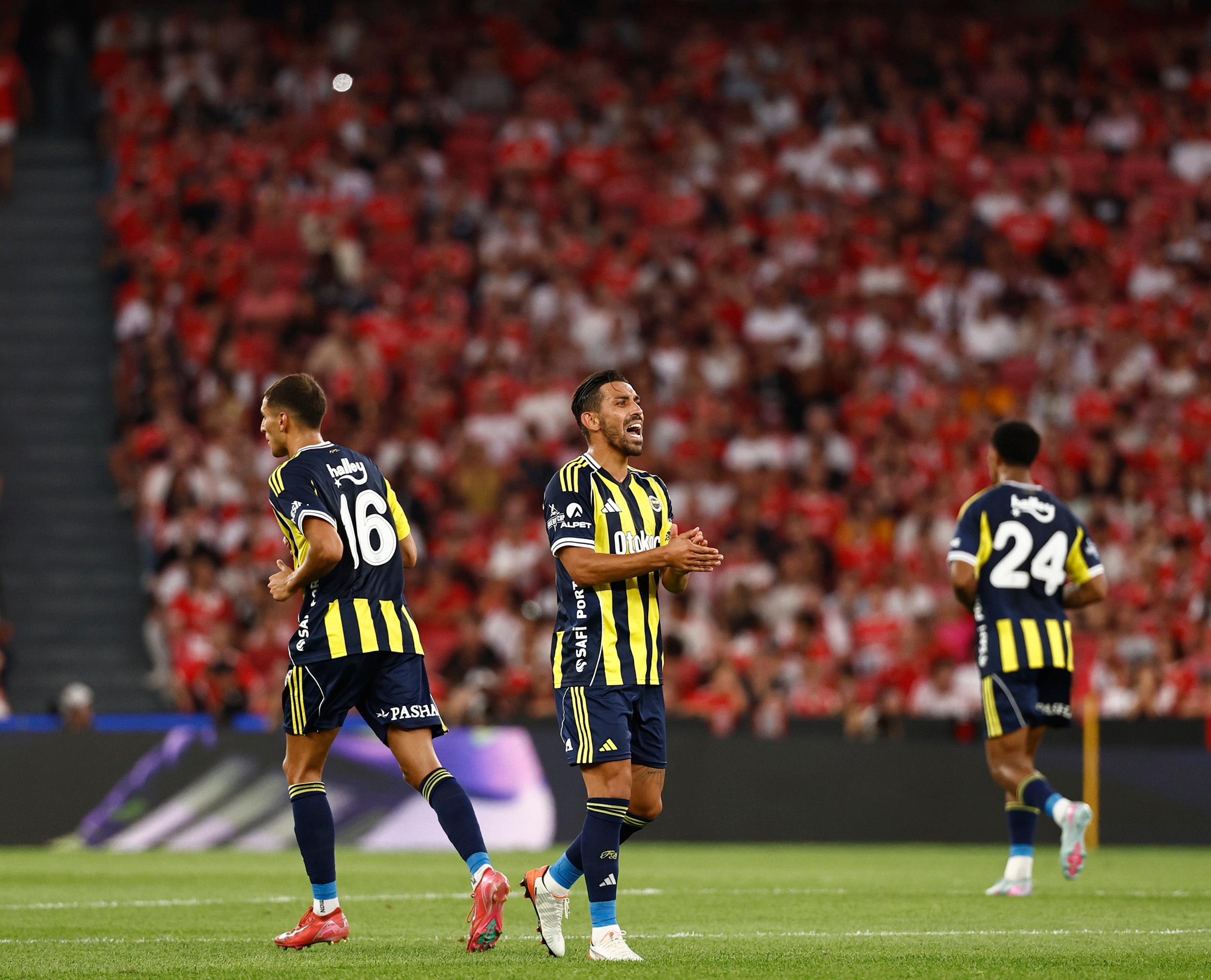 意甲今晚走向成谜；里昂调整名单；赛场秩序良好；纪律约束更严格